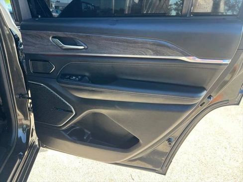 Certified 2022 Jeep Grand Cherokee L Overland w/ Luxury Tech Group IV RWD image 18