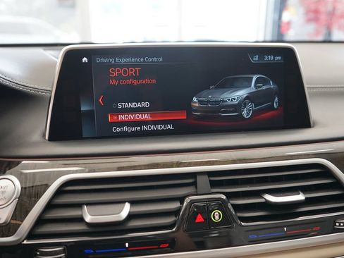 Used 2018 BMW 750i xDrive AWD/4WD image 42
