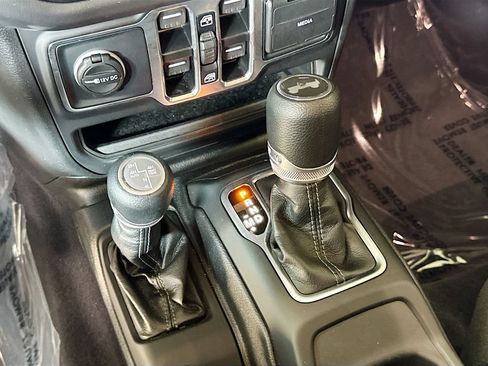 Used 2025 Jeep Wrangler Unlimited Sahara AWD/4WD image 19