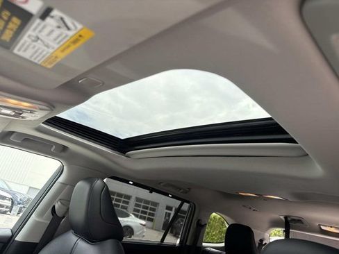 Used 2023 Toyota Highlander XLE FWD image 31