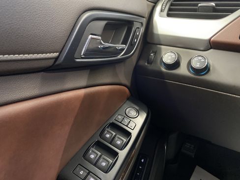 Used 2015 Chevrolet Suburban LTZ image 23