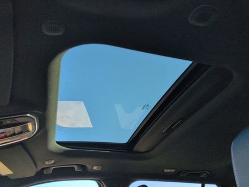 New 2026 Jeep Grand Cherokee Altitude image 19