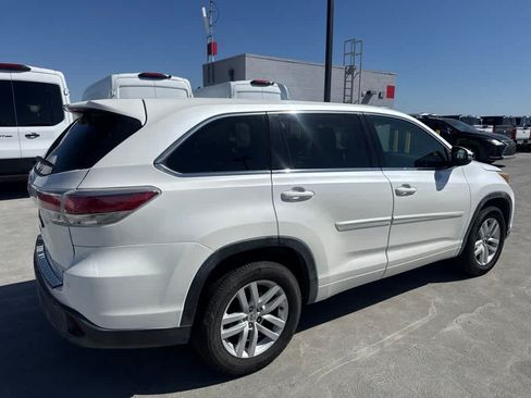 Used 2015 Toyota Highlander LE FWD image 5