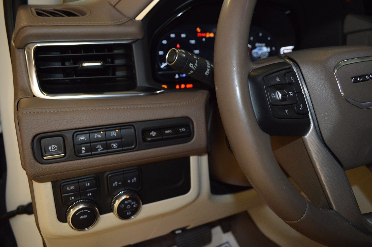 Used 2023 GMC Yukon XL Denali w/ LPO, Floor Liner Package AWD/4WD image 17