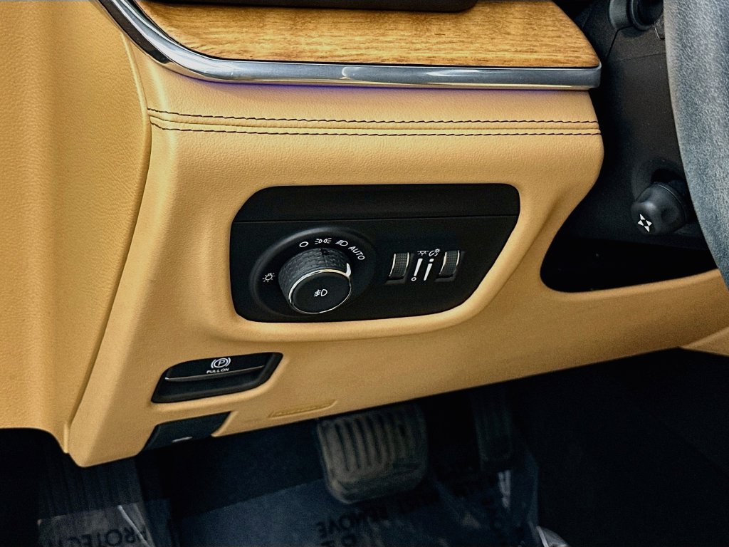 Certified 2023 Jeep Grand Cherokee Summit AWD/4WD image 18