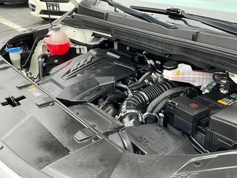 Used 2024 Kia Carnival LX image 10