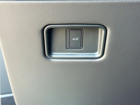 New 2026 Land Rover Range Rover Long Wheelbase SE AWD/4WD image 34