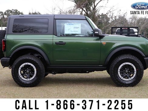 New 2023 Ford Bronco Badlands image 9