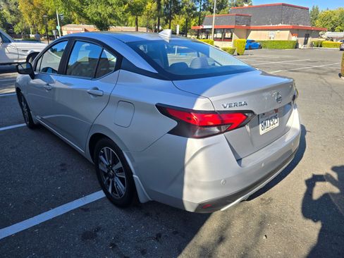Used 2020 Nissan Versa SV FWD image 7