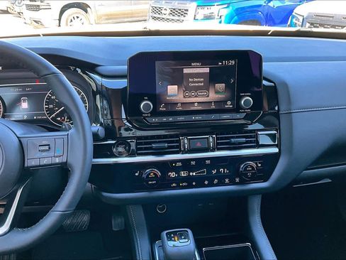 New 2025 Nissan Pathfinder SV image 6