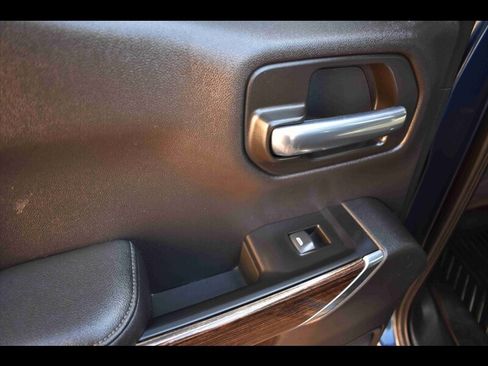 Used 2020 GMC Sierra 1500 SLE image 22