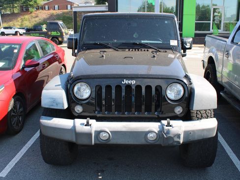 Used 2017 Jeep Wrangler Unlimited Sport w/ Quick Order Package 24S AWD/4WD image 2