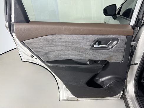 Used 2023 Nissan Rogue SV image 26