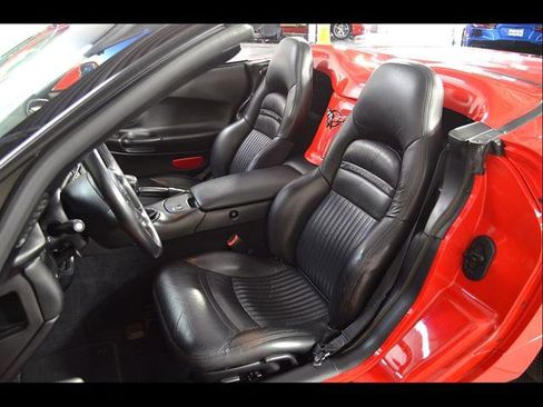 Used 1999 Chevrolet Corvette Convertible w/ Performance Handling Pkg RWD image 11