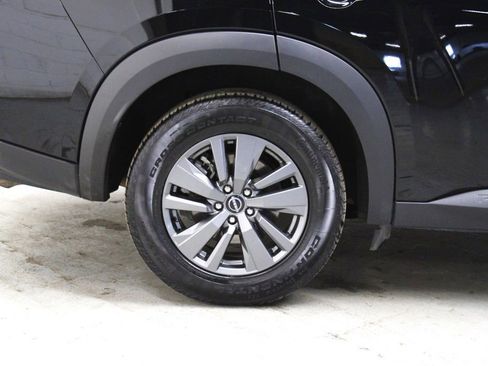 Used 2025 Nissan Pathfinder SV image 43