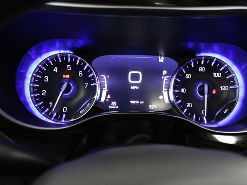 Used 2022 Chrysler Pacifica Limited FWD image 40