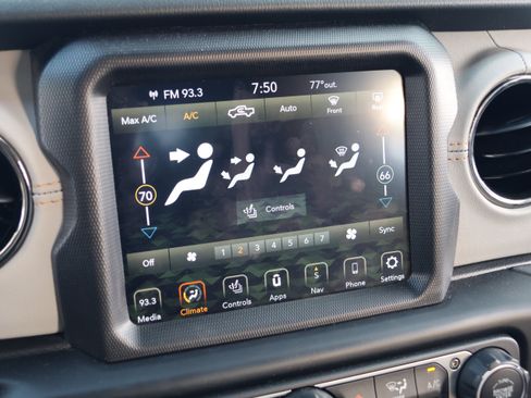 Used 2022 Jeep Gladiator Overland AWD/4WD image 21