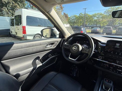 Used 2024 Nissan Pathfinder Platinum w/ Cargo Package AWD/4WD image 10