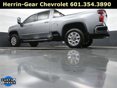 Used 2024 Chevrolet Silverado 2500 High Country image 40