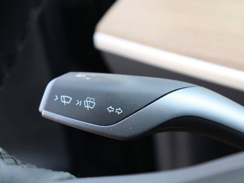 Used 2025 Tesla Model Y Long Range RWD image 10