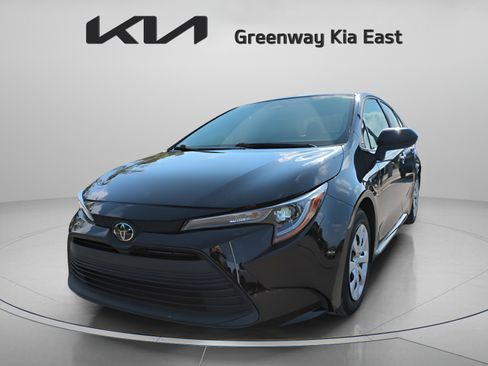 Used 2024 Toyota Corolla LE FWD image 5