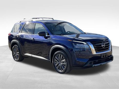Certified 2023 Nissan Pathfinder SL w/ SL Premium Package AWD/4WD image 3