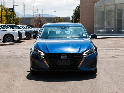 Used 2024 Nissan Altima 2.5 SR FWD image 2