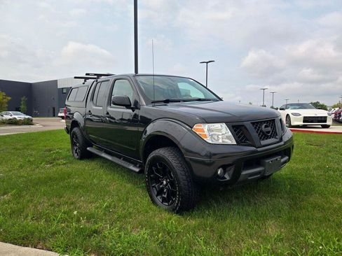 Used 2021 Nissan Frontier SV w/ Midnight Edition Floor Mats AWD/4WD image 3