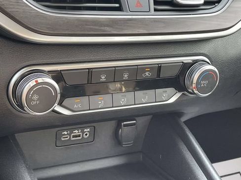 Used 2025 Nissan Altima 2.5 SV FWD image 25