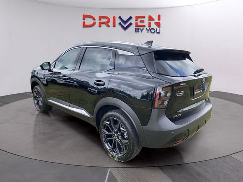 New 2025 Nissan Kicks SR image 3