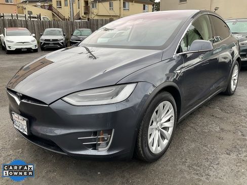 Used 2018 Tesla Model X 100D image 98