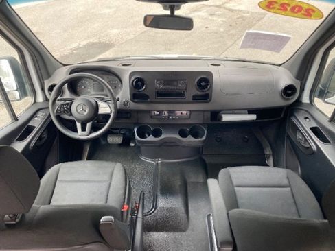 Used 2023 Mercedes-Benz Sprinter 2500 image 17