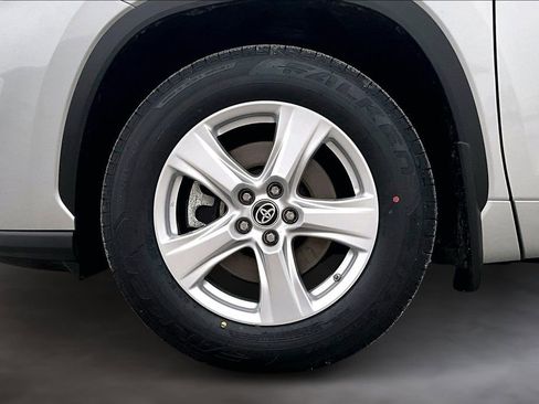 Used 2023 Toyota Highlander L AWD/4WD image 34