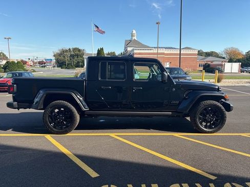 Used 2024 Jeep Gladiator Sport image 9