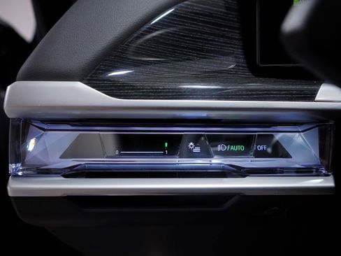 Used 2025 BMW 740i RWD image 19