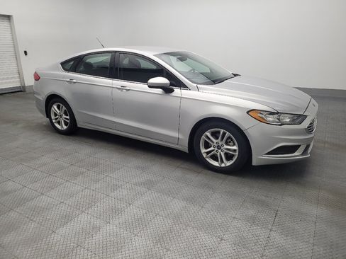Used 2018 Ford Fusion SE w/ Fusion SE Technology Package FWD image 11