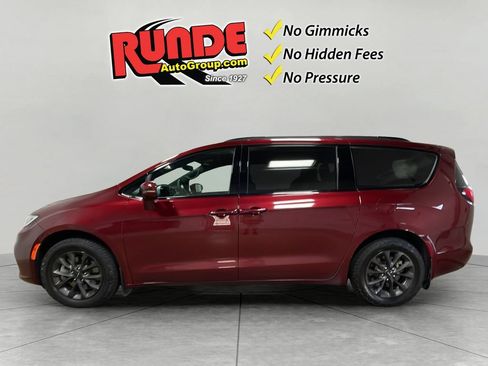 Used 2022 Chrysler Pacifica Touring-L w/ S Appearance Package AWD/4WD image 3