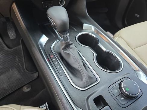 Used 2023 Chevrolet Traverse Premier FWD image 15