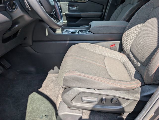 Used 2025 Honda Pilot Sport image 15
