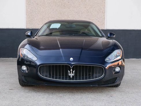Used 2010 Maserati GranTurismo Coupe RWD image 2