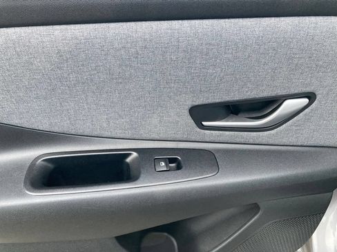 Used 2025 Hyundai Elantra Limited FWD image 11