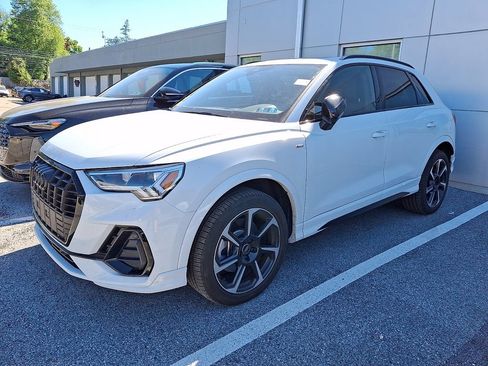 Certified 2025 Audi Q3 2.0T Premium Plus w/ Premium Plus Package AWD/4WD image 2