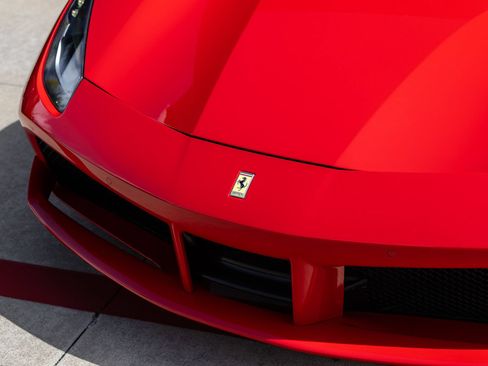 Used 2017 Ferrari 488 GTB RWD image 22