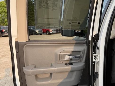 Used 2019 RAM 1500 Classic SLT image 17