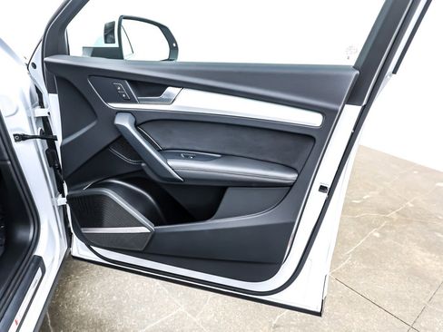 Used 2024 Audi Q5 e Prestige w/ Prestige Package image 25