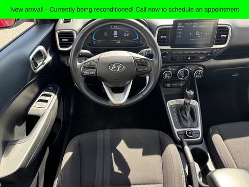 Used 2023 Hyundai Venue SEL image 14