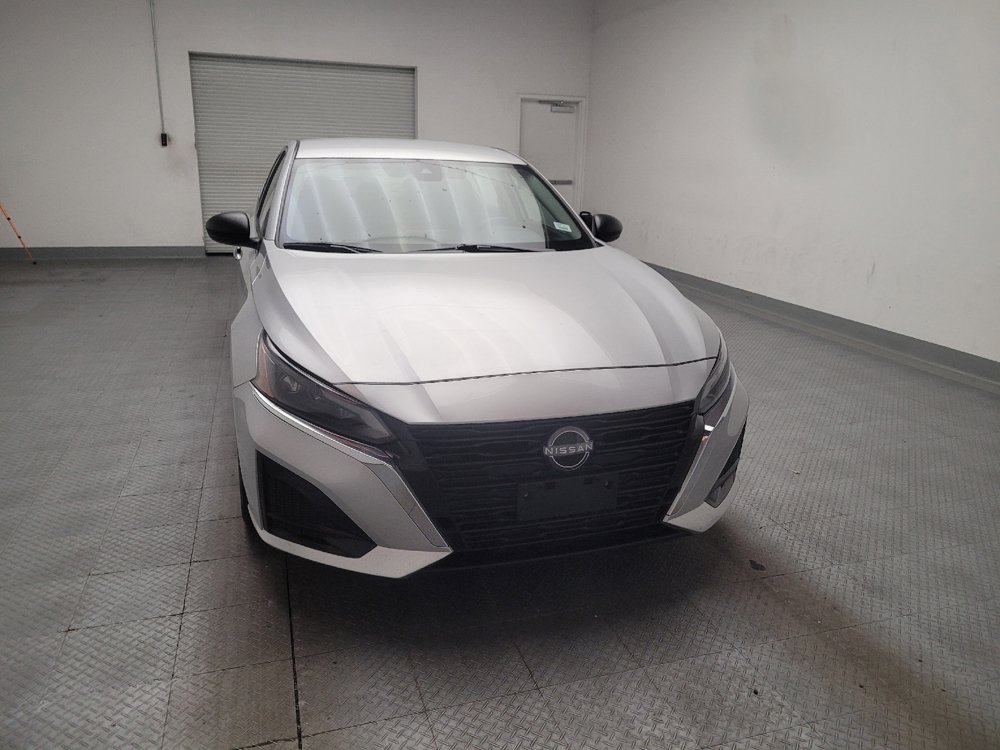 Used 2024 Nissan Altima 2.5 SV FWD image 14