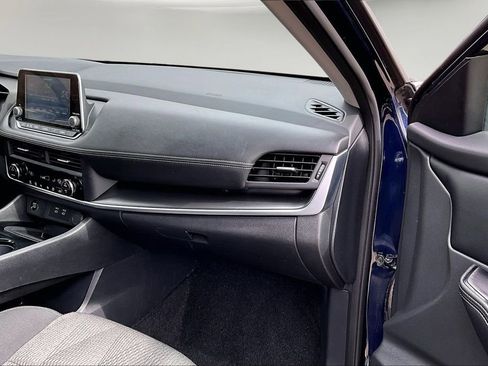 Used 2025 Nissan Rogue SV image 24