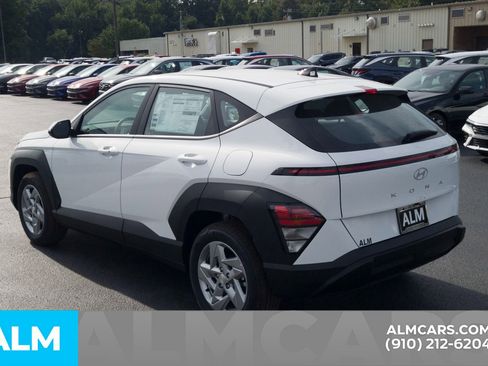 Certified 2026 Hyundai Kona SE image 9