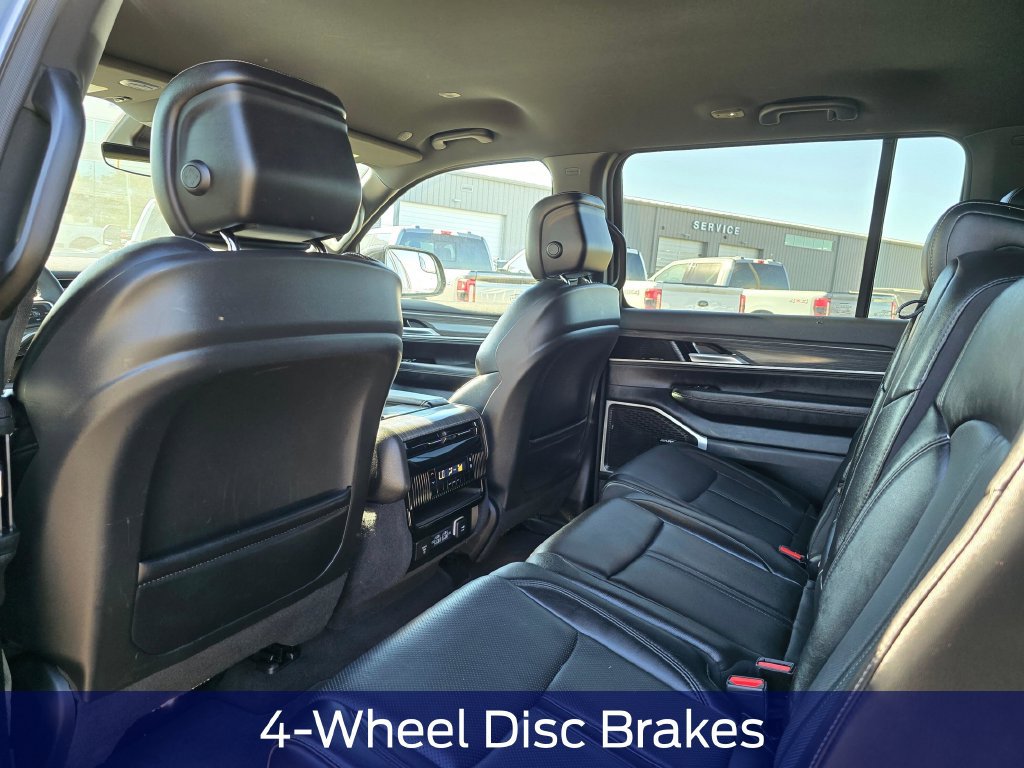 Used 2024 Jeep Wagoneer L Series II w/ Flexible Seating Group AWD/4WD image 13